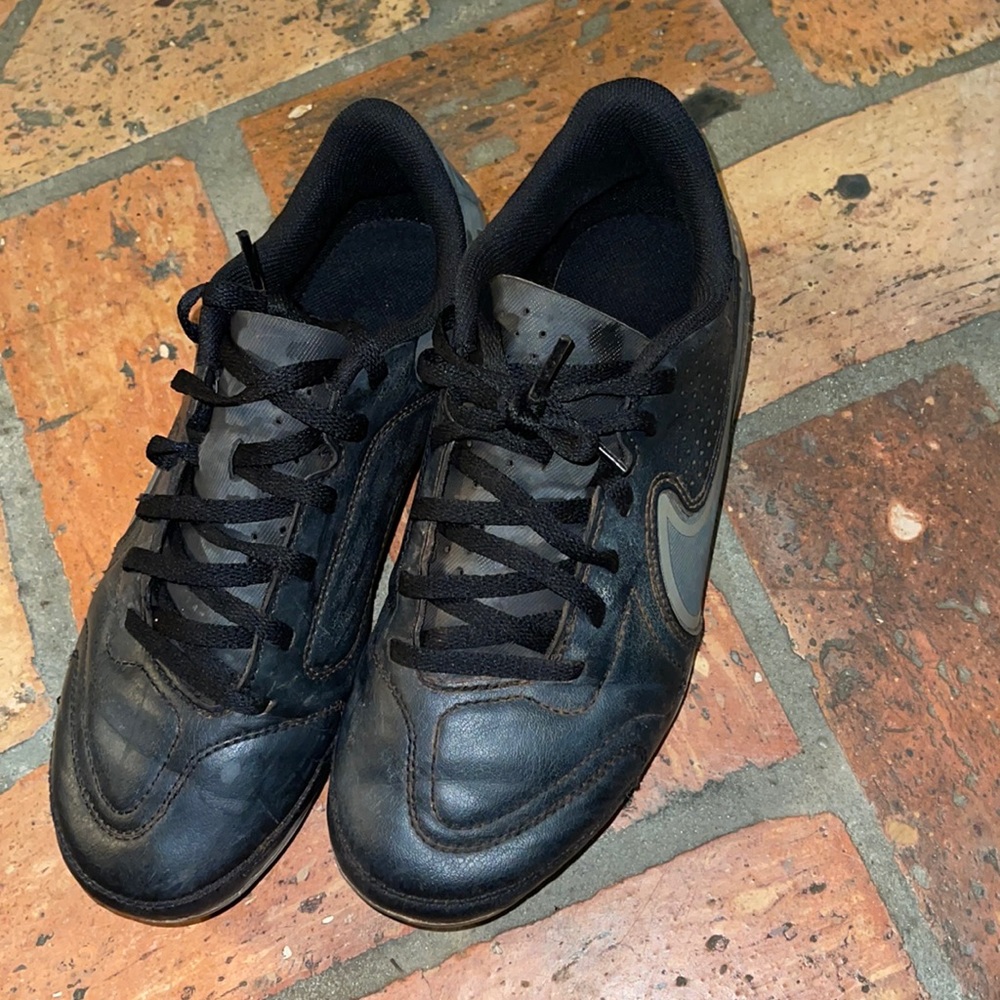 Soccer cleats size 6